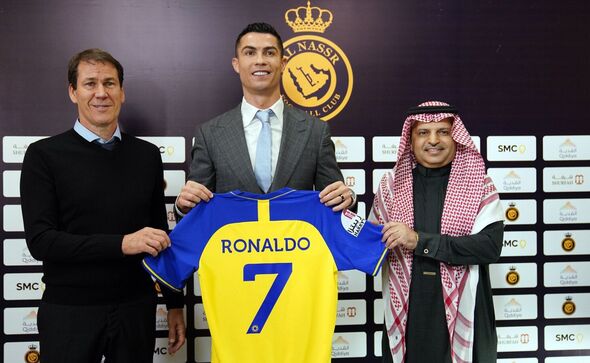 ronaldo sign new contract